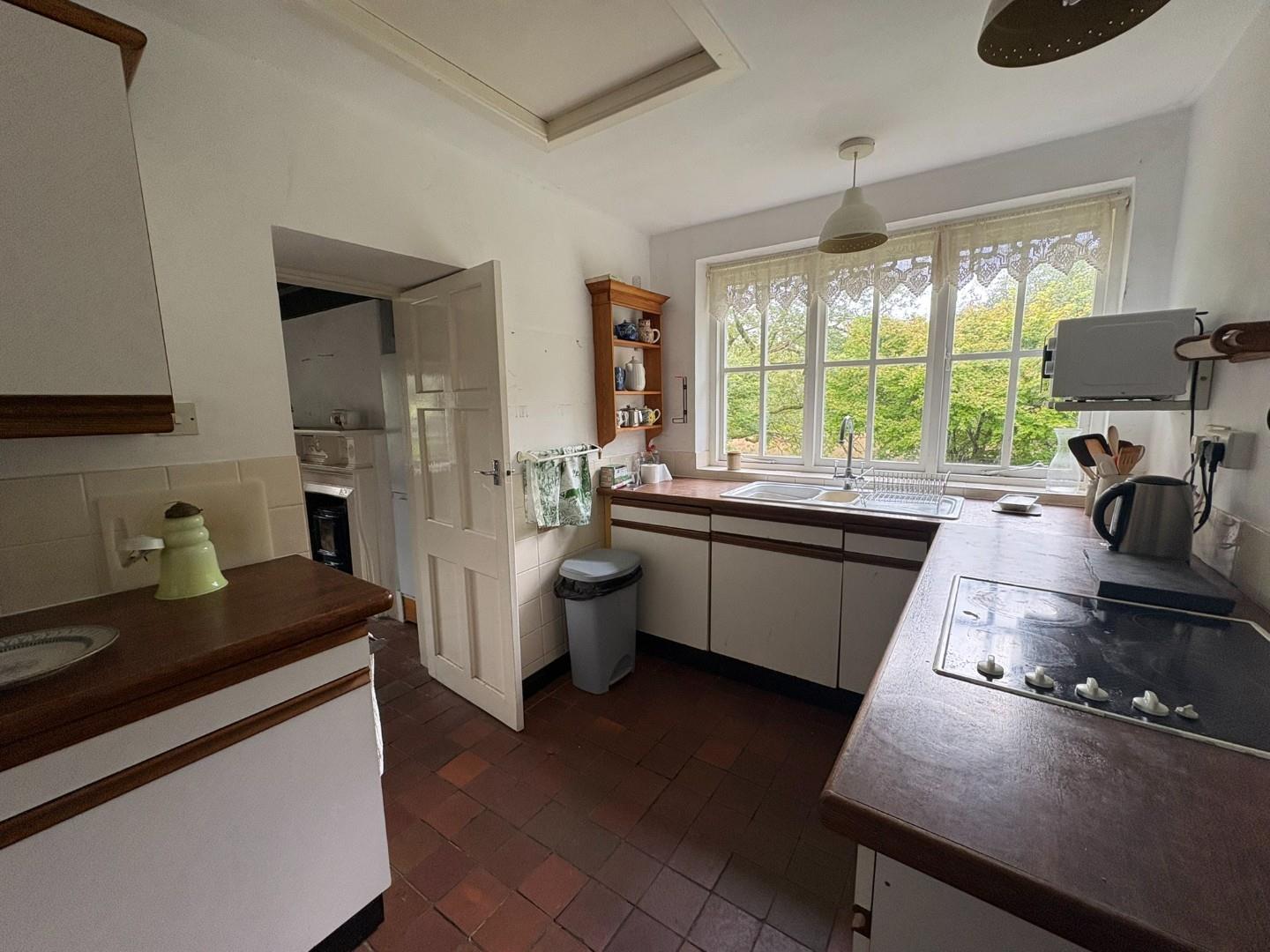 Ty Nesaf - Kitchen (1).JPEG